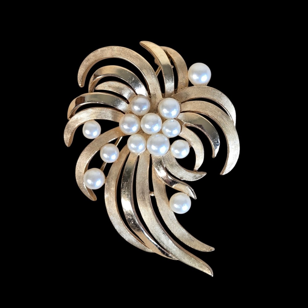 Crown Trifari Brooch Vintage Gold Tone Faux Pearl Leaves Leaf Pin 1960's